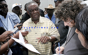 satamul Patrotic Front leader Michael Sata talking to journalists outside the elections results centre in Luaska