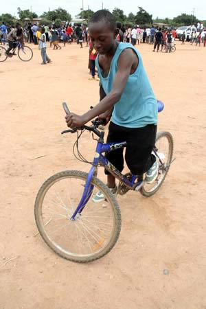 boybalancing A boy balancing himself on a bicyle during a race in Lusaka's Mutendere Twonship