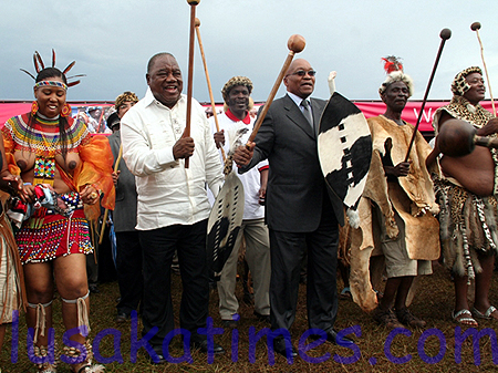zuma_and_rb PRESIDENT Rupiah Banda, ANC leader Jacob Zuma and Paramount Chief Mpezeni at the Nc'wala treditional ceremony in Chipata