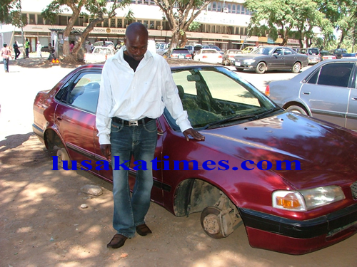 piratatetaxi A pirate taxi driver is stranded with a car without wheels in Ndola because he was operating illegally. The police have adopted the measure as new way of curbing illlegal taxi operators in the city