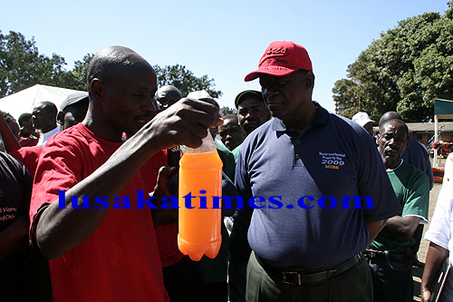 ronnie_shika2 Information minister Ronnie Shikapwasha inspect a fake juice during commemoration of the Intellectual Property Day in Lusaka