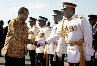 kingmswati Swaziland’s King Mswati bids farewell to service chief before he left for Solwezi with President Rupiah Banda at Lusaka International Airport