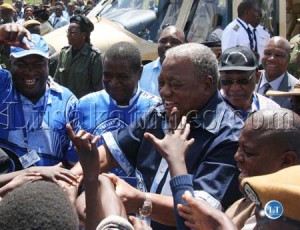 President Rupiah Banda is welcomed by Kapiri Mposhi residents
