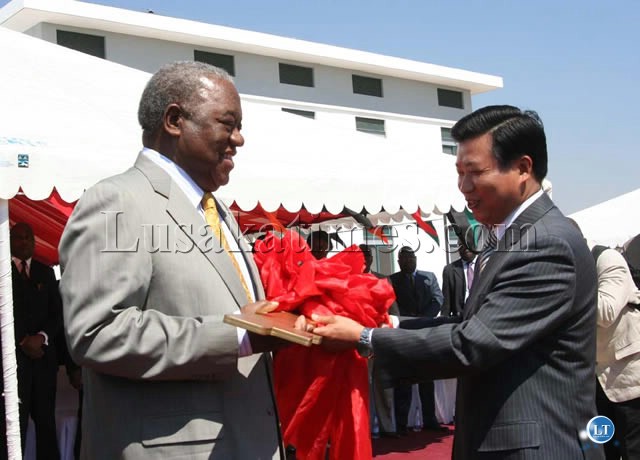 President Banda Receives the giant key giant President Banda Receives the giant key giant