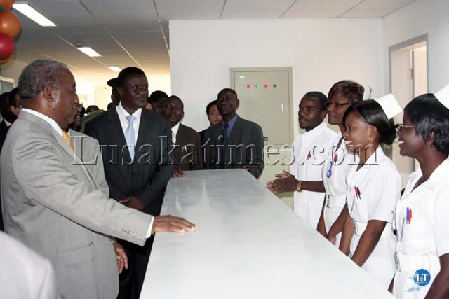 President Banda having a chat with the nursing staff of the new Lusaka general Hospital President Banda having a chat with the nursing staff of the new Lusaka general Hospital