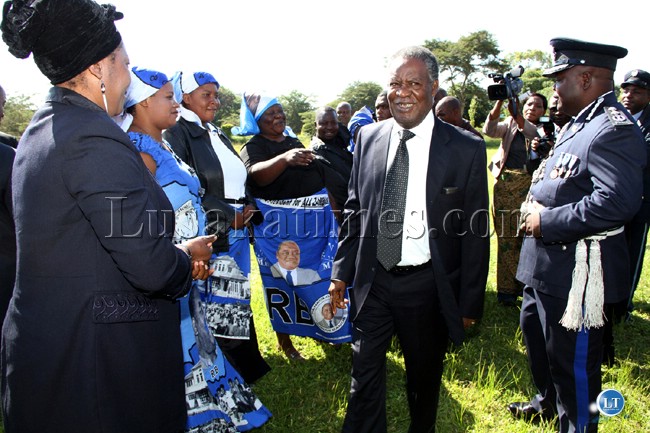 Sata meets MMD cadres outside church