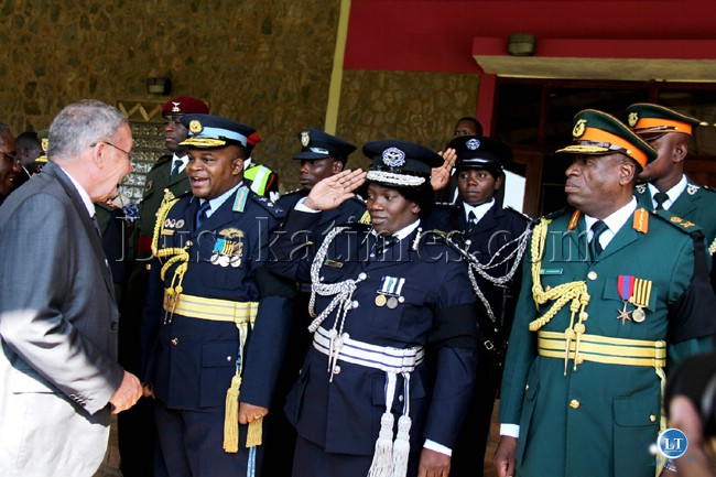 Vice president Guy Scott meets defence and service chiefs