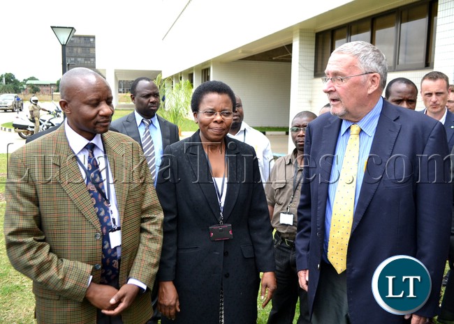 Vice President Guy Scott talks to Oxfam Zambia Director Nellie Nyang'wa and Oxfam Deputy Regional Director Southern Africa Elijah Adera at the New Government Complex in Lusaka