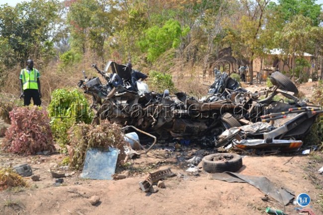11 members of the same family died n a road when a Toyota Hiace minibus in which they were travelling collided with a truck on the Ndola-Kapiri Mposhi road, in Kafulafuta.