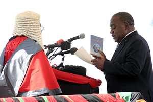 bandatakingoarth Mr Banda taking an oath