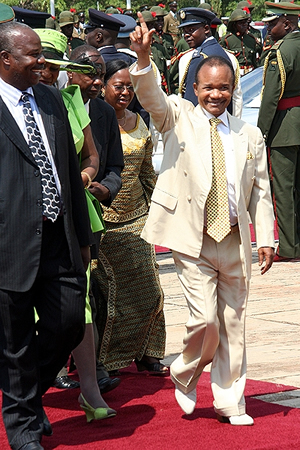 chiluba Dr. Chiluba arrives and waves the MMD party symbol
