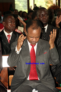 dr-chiluba Dr. Chiluba engaged in prayer