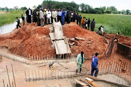 inspect President Rupiah BANDA Inspects Kalungu bridge, this was before he paid a courtesy call on Paramount chief Chitimukulu on Wednesday