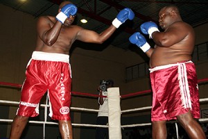 Francis Galagata Zulu (l) and Ackson Kabobola Nyirenda plotting moves against each other