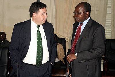 Finance minister Situmbeko Musokotwane (R) Finance minister Situmbeko Musokotwane (R)