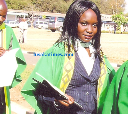 Sent by LT Blogger-Kachanana during the UNZA graduation ceremony-this is the girl who is behind hit songs like Gelo wapa easy,Nizachita bwanji,Dear wanga....