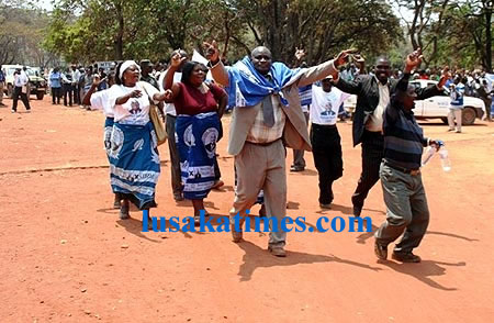 MMD Kasama central candidate Burton Mugala and his supporters going to file his nomination papers