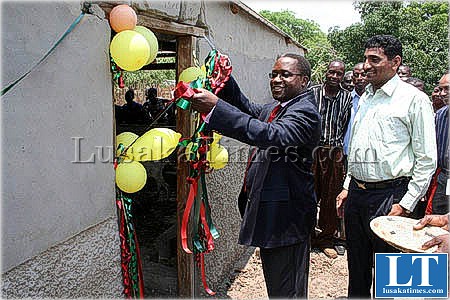 Community Development deputy minister Moses Muteteka cuts a rebon to launch the handover of livestock and agriculture inputs in Mongu