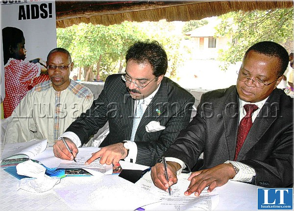 Ministry of Sport, Youth and Child Development Permanent Secretary James Zulu (r) UNICEF officer Gabriel Fernandez (l) and Barclays Bank managing director Zafar Masud sign an MoU on youth projects in Luapula
