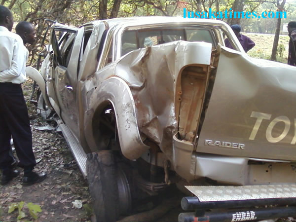 Sent in by LT Blogger: This is the vehicle in wich North-Western Province Deputy Permanent Secretary, Nkololo Hazemba and three others were using. The vehicle lost control due to a rear left tyre whose outer cover peeled off, causing the vehicle to overturn several times.