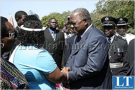 President banda greets Oliver Tambo area executive Mayor Zoleka Capa after laying wreaths at the freedom Staue in Lusaka