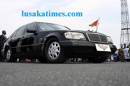 President Banda's Mercedez Benz car drives off from Lusaka international airport