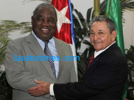 President Rupiah Banda with his couterpart Raul Castro in Cuba posing for a picture
