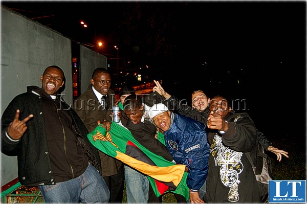 Not withstanding the failure by the Zambian embassy in Moscow to invite Zambian students for an independence party, students celebrated the 45th independence out side with a temperature of 0 degrees celcius