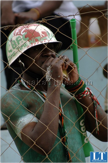 An unidentified man drinks a ka jilijili. An unidentified man drinks a ka jilijili.