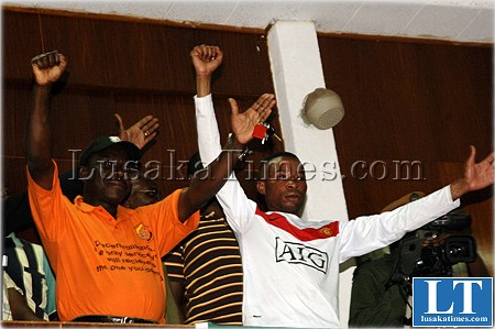 Politicising sports...PF and UPND fans show their party symbols at the boxing bonanza in Lusaka Politicising sports...PF and UPND fans show their party symbols at the boxing bonanza in Lusaka
