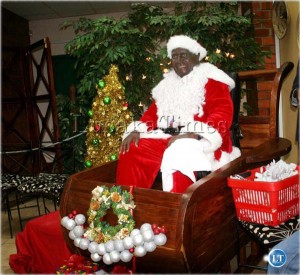 Lusaka’s Arcades shopping center recently played host to first Republican President Kenneth Kaunda who arrived at Spar supermarket, Lusaka , Zambia dressed in Santa Clause where he gave Christmas presents to children