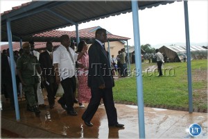 President Rupiah Banda ( in white shirt) tours Chipata Trades Training Institute (CTTI) after commissioning the first phase of the construction of infrastructure at the institute in Chipata
