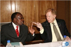 Chief Justice Ernest Sakala talks to his Australian counterpart Justice Michael Kirby at the opening of the 6th judicial integrity meeting in Lusaka.