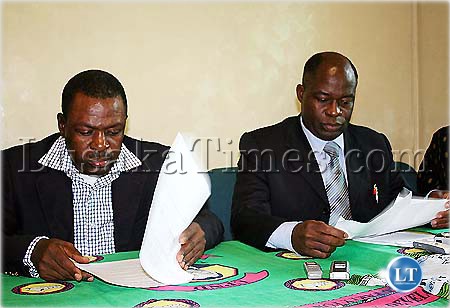 Patriotic Front Secretary General Wynter Kabimba (l) and Upnd Spokesperson Charles Kakoma at the press briefing in Lusaka