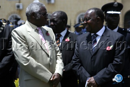 Speaker of the National Assembly Amussa Mwanamwambwa (l) and Chief Justice ernest Sakala exchange notes during the remembrance ceremony