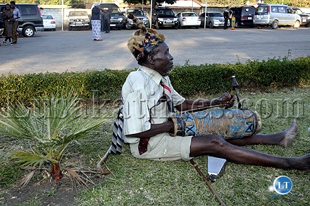 A traditional singer performs at Dr Chiluba's funeral A traditional singer performs at Dr Chiluba's funeral