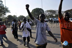 Patrotic Front cadres in front of the State House main gate