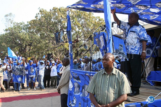 President Banda waves the MMD symbol at Mulambwa ground during a rally President Banda waves the MMD symbol at Mulambwa ground during a rally