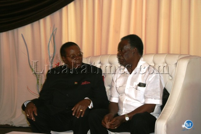 President Sata talks to Malawian President Bingu Wa Mutarika at bleomfontein Military base in South Africa President Sata talks to Malawian President Bingu Wa Mutarika at bleomfontein Military base in South Africa