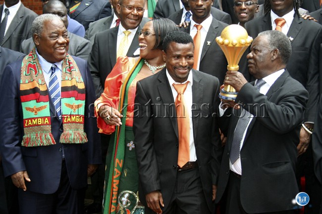 President hoists the AFCON trophy at State House