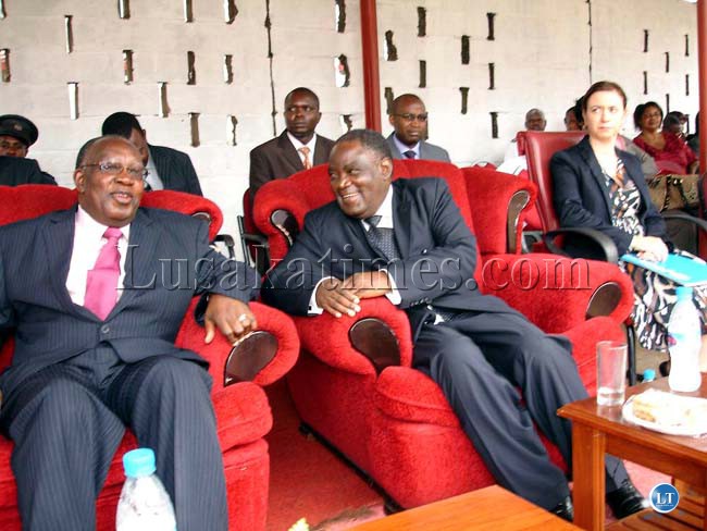 Chief Justice 8 Chief Justice Ernest Sakala (l), Livingstone High Court judge in charge Ernest Mukulwamutiyo (c) and UNICEF chief child protection Amanda Bissex (r) during the commissioning the holding cells and Magistrates’ Chambers at Livingstone High Court