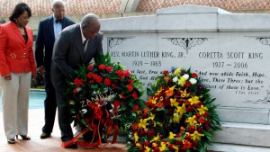 President Banda, accompanied by Ambassador Charles Stith and Bernice King, lays a wreath at the Crypt of Dr. Martin Luther King, Jr. and Mrs. Coretta Scott King President Banda, accompanied by Ambassador Charles Stith and Bernice King, lays a wreath at the Crypt of Dr. Martin Luther King, Jr. and Mrs. Coretta Scott King