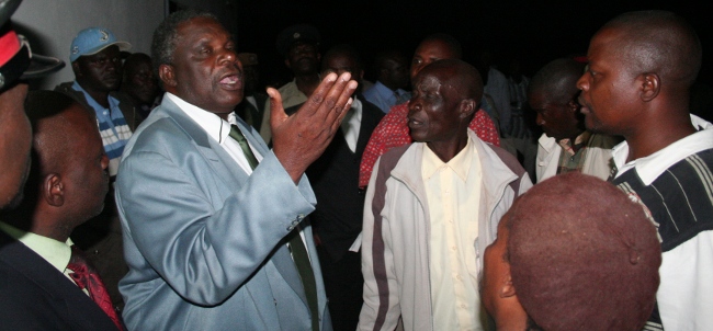 Former Chibombo distict commissioner Barnabas Musopelo tries to talk to his supporters after he was removed at Chobombo district commissioner. Former Chibombo distict commissioner Barnabas Musopelo tries to talk to his supporters after he was removed at Chobombo district commissioner.