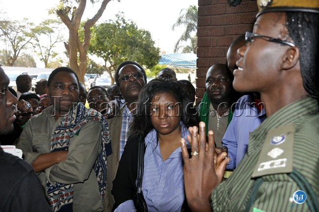 Zambia police spokesperson Charity Chanda talks to UPND officials who had refused to take their leader to the second floor of the police headquarters