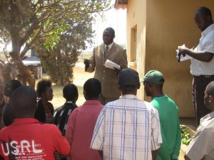 Mkushi DC Christopher Chibuye(in suit) pleading with angry Farmers at FRA main shed Mkushi DC Christopher Chibuye(in suit) pleading with angry Farmers at FRA main shed