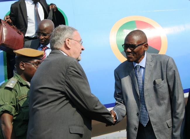 Eastern Province Minister, Charles Banda, welcomes Republican Vice President, Dr. Guy Scott, at Chipata airport. Dr. Scott is in Chipata to officially open the SOS Children’s village. Eastern Province Minister, Charles Banda, welcomes Republican Vice President, Dr. Guy Scott, at Chipata airport. Dr. Scott is in Chipata to officially open the SOS Children’s village.
