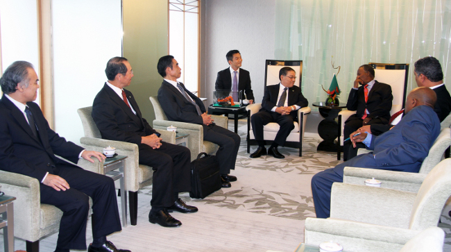 President Micheal Sata meeting with Mr Michijiro Kikawa Chairman of Hitachi Construction Machinery President Micheal Sata meeting with Mr Michijiro Kikawa Chairman of Hitachi Construction Machinery