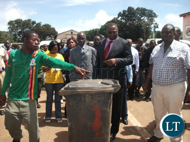 Eastern Province Permanent Secretary Emmanuel Mwamba(centre) with Chipata District Commissioner Kalunga Zulu (left) checking one of the bins during the tour of Kapata Market in Chipata yesterday. Picture By Julius Phiri