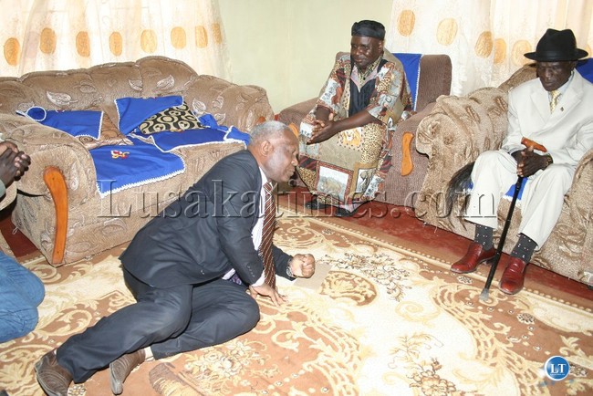EDUCATION Deputy Minister, Professor Nevelyn Willombe, greets Paramount Chief Chikulamayembe of the Tumbuka people in Malawi (r) and Chief Mphamba of the Tumbuka people in Zambia when he paid a courtesy call on the at Cief Mphamba’s palace in Lundazi on Saturday.