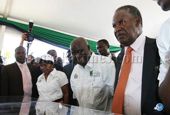 President Sata with KK and Senior Chieftainess Nkomeshya views terminal model of Kk international airport